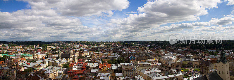 Panorama Lviv(乌克兰)到市政厅。